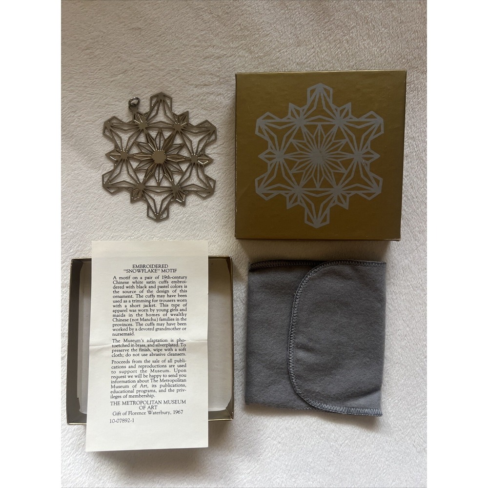 The Metropolitan Museum of Art Embroidered Snowflake Motif Ornament '89